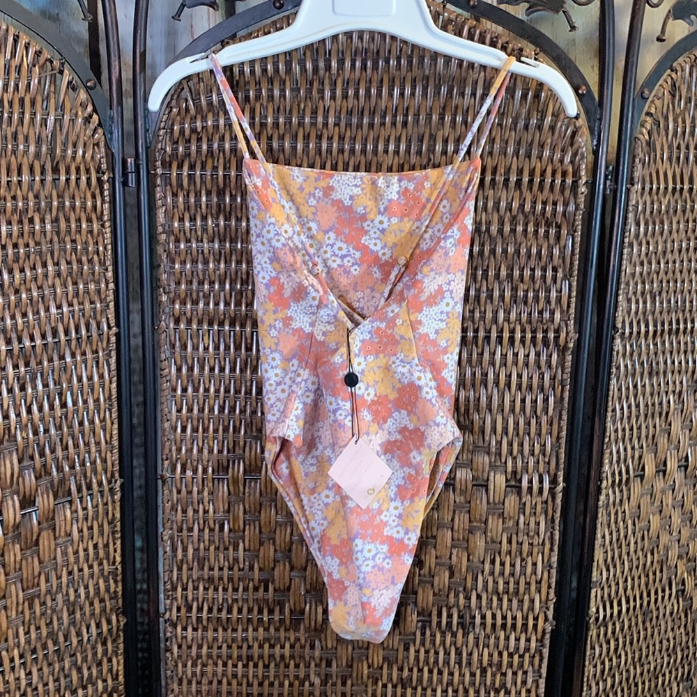 🚫SOLD🚫NWT Skatie Floral Print Crisscross Adjustable Straps Swimsuit Size S - Picture 5 of 5